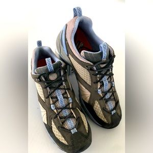 Merrell Avian Light Ventilator hike shoe , Pre-Owned good condition, women’s  9